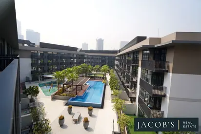 Vacant | Pool view | Furnished option available