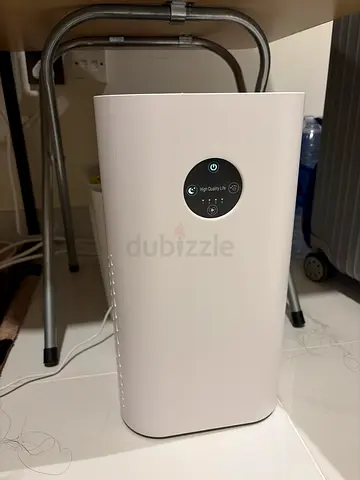 Compact White Air Purifier with Touch Controls (Lightly Used)