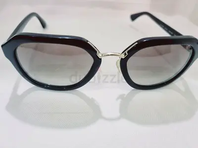 Authentic Prada Cinema Sunglasses (SPR 25R) - Black/Gradient Grey