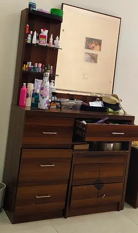 Stylish Dresser with Mirror and Ample Storage