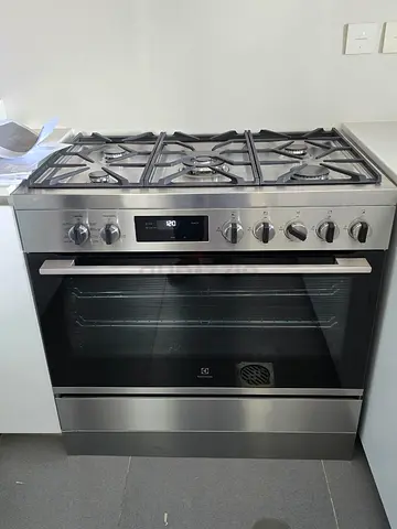 Electrolux Stainless Steel Oven  Gas Range brand new not used