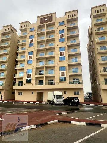 فرصة مميزة للتملك أو الاستثمار داخل مجتمع سكني هادئ ومتكامل في Al Ameera Village.