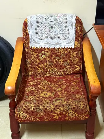 Elegant Fabric 3 Seater, 2 Seater and 2 one seaters with Decorative Covers