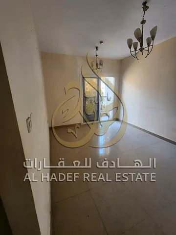 للايجار في الشارقة – مويلح 🏡  شقة مميزة مناسبة للعائلات بموقع هادئ وقريب من جميع الخدمات.  🔹 التفاصيل:  غرفة وصالة  بلكونة  🔹 المميزات:  عائلي فقط