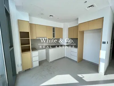 Good location |Unfurnished unit | Vacant