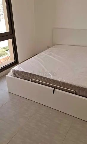 IKEA hydraulic queen‑size bed (160 × 200 cm) with  IKEA mattress ✨