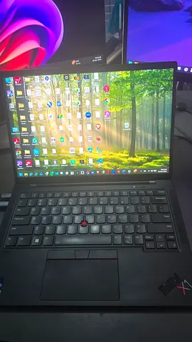 Lenovo X1 Carbon 4k screen with 12th Gen i7 1270P in excellent condition.