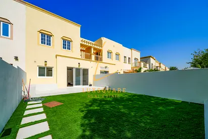 Upgraded | Vacant + Study | Fitted Kitchen