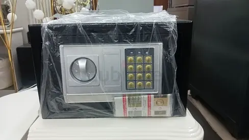 Compact electronic safe with keypad (working condition)