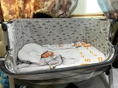 Portable Giggles bedside bassinet — grey cloud print, gently used, excellent ondition with box