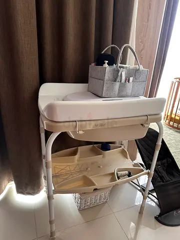 Jikel changing table plus bathtub