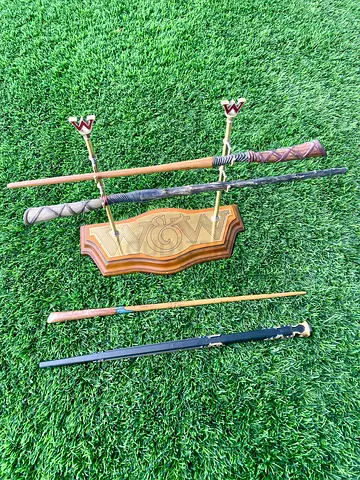 The Noble Collection Harry Porter Weasley Twin Wand Display