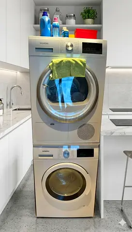 Siemens latest model iq500 9 kg washer and 9 kg dryer separate set touch screen