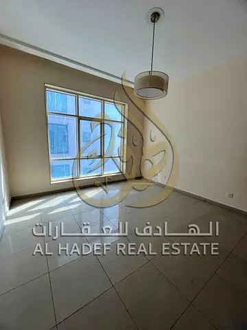 أجمل 3 غرف وصالة في التعاون، مع غرفة خادمة وبلكونة، خزائن بالحائط ومساحة واسعة، على الشارع العام بسعر لقطة لا يفوت!