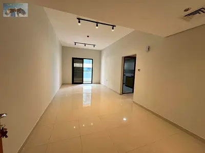 فرصه مميزه لي اصحاب الانشطه المختلفه اجمل وارقي غرفتين وصاله تجاريه صالحه لجميع الانشطه بموقع استراتيجي