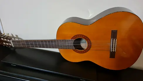 Yamaha C40 guitar