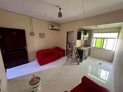 استوديو للإيجار بالغوير مساحة جيدة تكييف سبليت مناسب للعزاب والعائلات مع تسهيلات دفع مميزة 15 الف درهم.