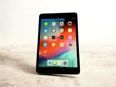 Apple ipad mini 3, 64gb with charging cable, charger and bluetooth