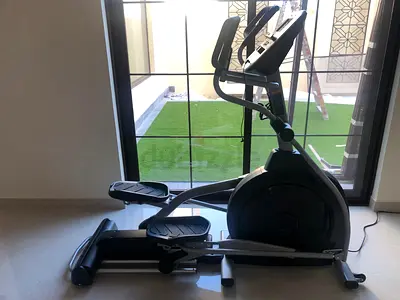 Spirit Fitness - Home XE395 Elliptical Cross Trainer (Cardio Machine)