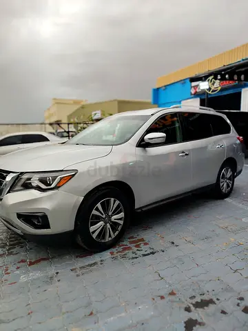 Nissan Pathfinder 2018 SV  – Leather Seats – Spacious Family SUV ⭐