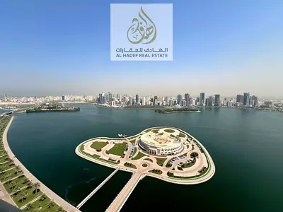 شقة فاخرة للإيجار في المجاز 3 بالشارقة بإطلالة أمامية مميزة تتكون من 4 غرف نوم وصالة وغرفة خادمة مع 3 بلكونات وخدمات متكاملة تشمل مسبح وجيم وباركنج مج