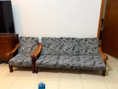 Comfortable 3-Seater, 2-Seater and 2 Armchair Sofa Set