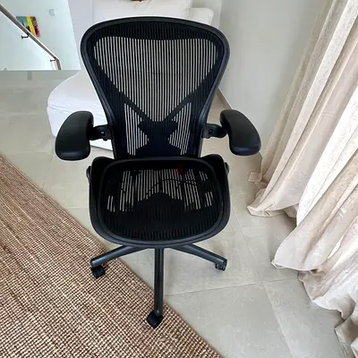 Herman miller Aeron size B fully loaded