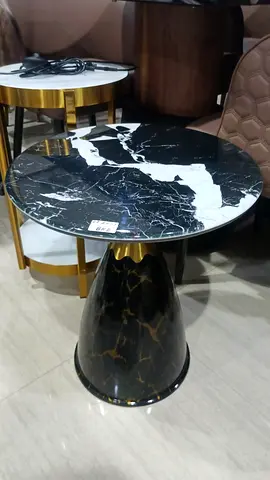 Im selling a black  white marble-effect side table