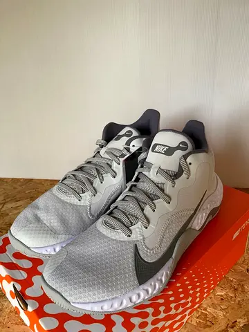 ORIGINAL NIKE RENEW ELEVATE SPORTS SHOES