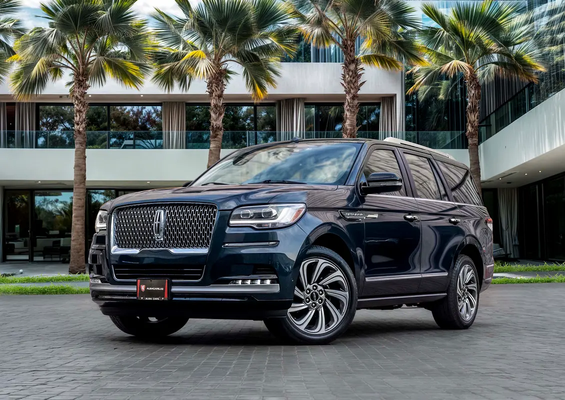 Lincoln Navigator 2022 — photo 1 of 15