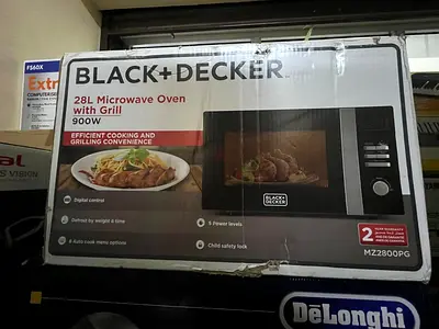 Black+Decker Microwave Oven With Grill 28 L 900 W MZ2800PG Black