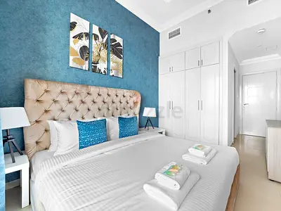 Luxury Master Bedroom | Balcony | 5 Min DMCC Metro