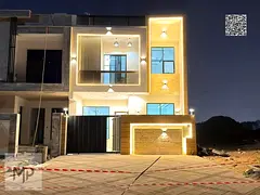 Three-story villa at a bargain price, including registration and ownership fees, on the main street,