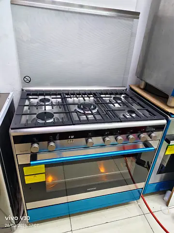 Siemens brand iq700 model like new condition perfect working 90cm  digital display more details cont