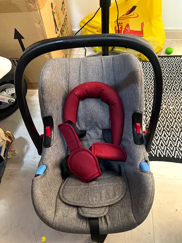 Selling my infant car seat never used, brand new