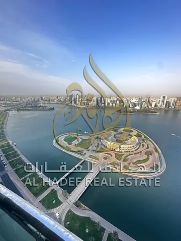 شقة فاخرة للإيجار بالشارقة – المجاز 3 | 4 غرف وصالة مع غرفة خادمة و3 بلكونات وخزائن بالحائط | ساونا وجاكوزي + جيم ومسبح مجاني | باركنج مجاني + تكييف ع
