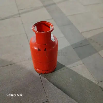 GAS CYLINDER 11KG EMIRATES GAS CYLINDER FULL GAS WITH REGULATAR AND PIPE IF NEEDED