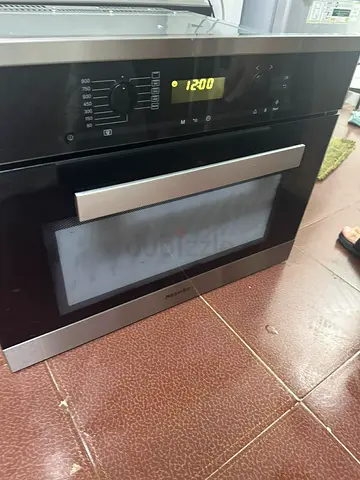 Miele built in microwave in excellent condition