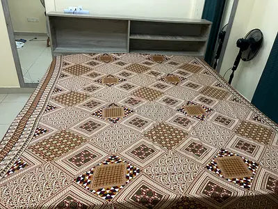 Beautiful Traditional Pattern Bedspread