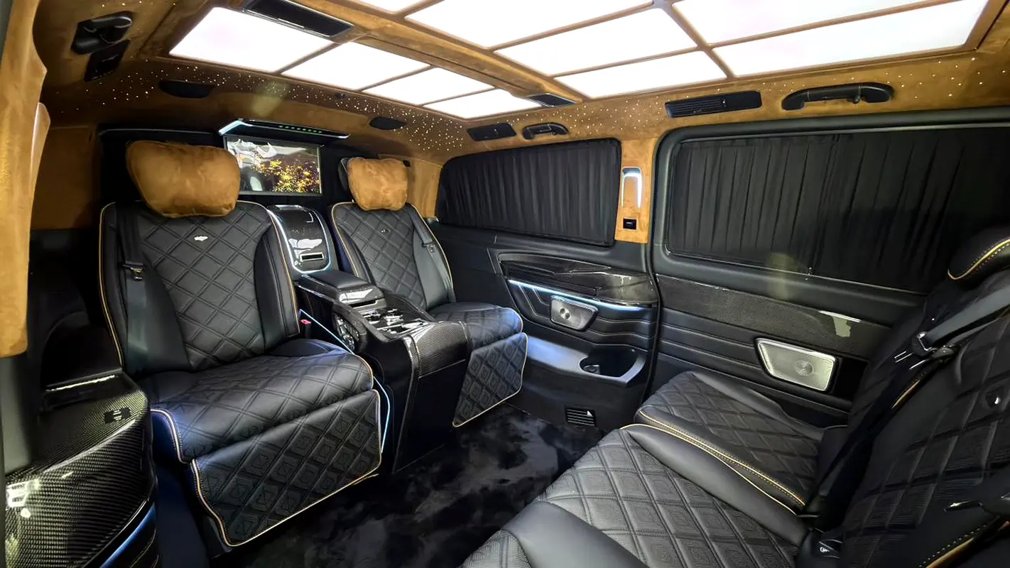 Mercedes-Benz V-Class 2026 — photo 1 of 19