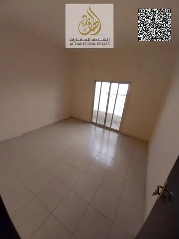 غرفتين وصالة للإيجار بجوار أبراج الفالكون | 2 حمام | 33,000 درهم