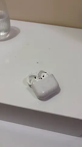 Apple AirPods 4 negotiable