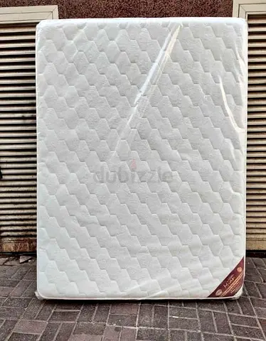 Queen size 160x200cm mattress.  All times delivery available