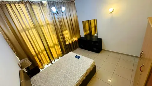 Big Family Room Next to Metro