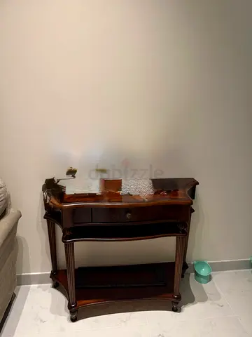 Console entry table with mirror