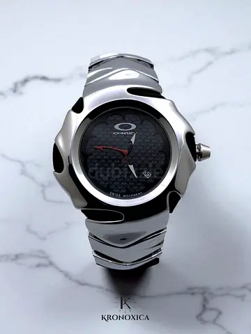 Oakley Mens Sport Watch (Glossy Carbon Fiber Dial)