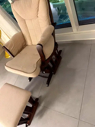 Breastfeeding rocking chair