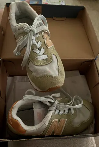 Original New balance kids 27.5 EUR