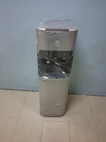 Bottom load water dispenser