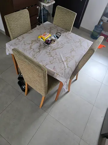 4 seater dinning table